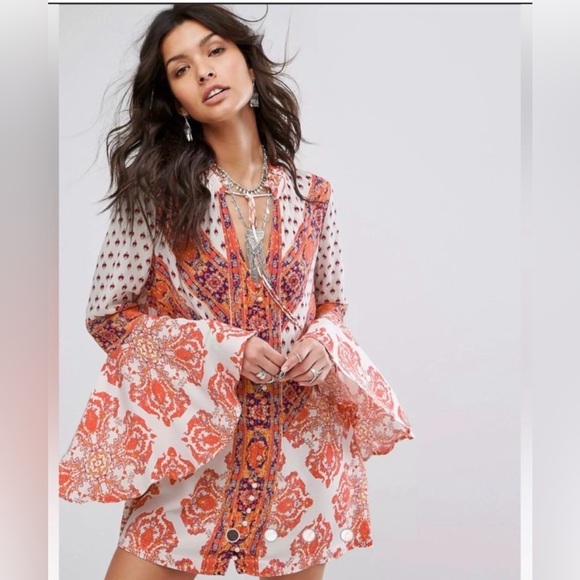 Free People Magic Mystery Tunic Bell
Sleeve Mini Dress Button Detail Sz Medium - Picture 14 of 16
